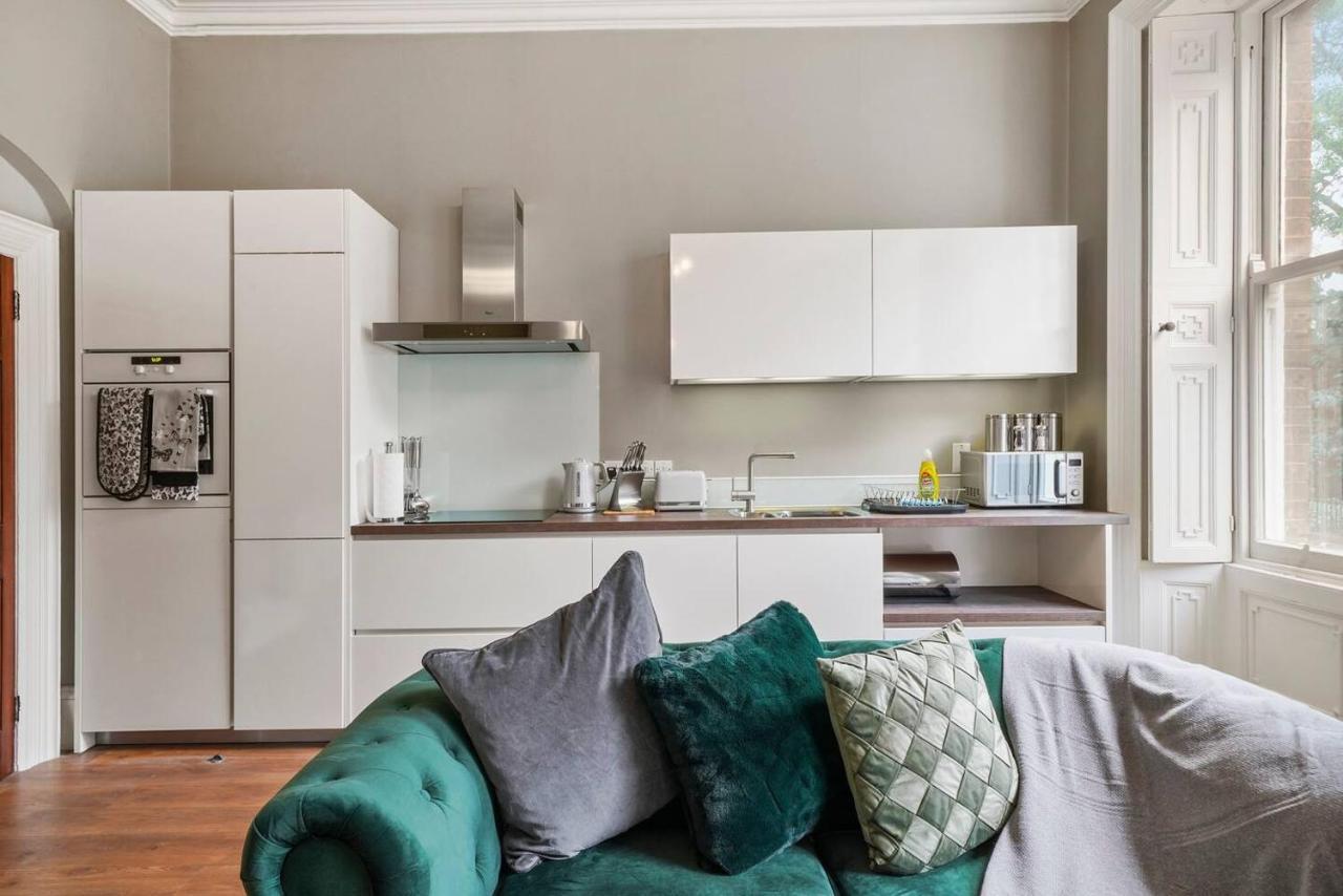 Lovely Central Wakefield Apartment - Parking Екстериор снимка